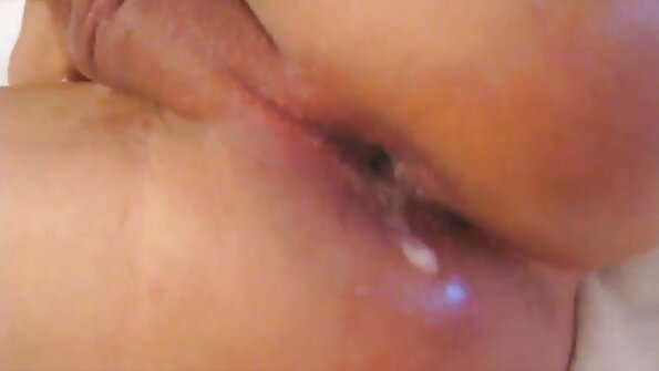 Seorang amatur miang yang suka zakar dan mempunyai tetek besar mempunyai hubungan seks