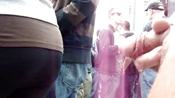 Si rambut coklat pantat besar mendapat krim dalam pantatnya yang lazat