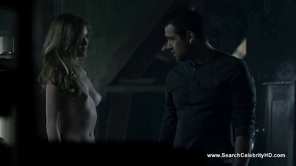 Pasangan muda berkongsi kasih sayang dan semangat yang mereka rasai antara satu sama lain