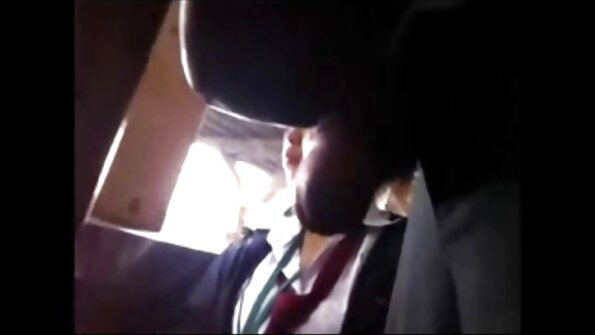 Seorang bintang porno nympho semakin dicengkam dan disetubuhi dari belakang