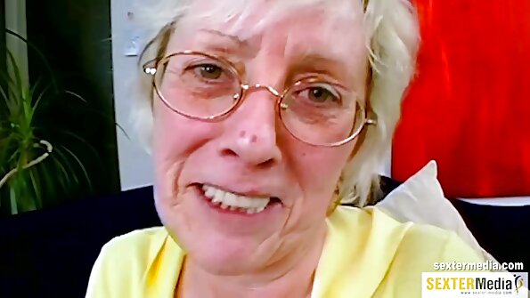 Sepasang lesbian menunjukkan kepada kita apa yang mereka mampu lakukan di atas katil