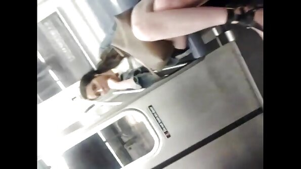 Babe seksi yang mempunyai keldai yang bagus semakin kacau dalam farajnya