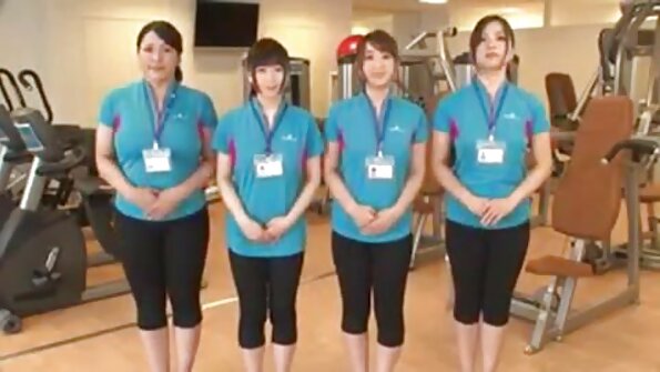 Seorang si rambut coklat yang mempunyai senyuman seksi semakin disentuh oleh kekasihnya