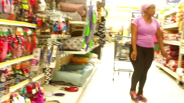 Selepas memberikan kepala babe memberikan asshole ketat beliau juga