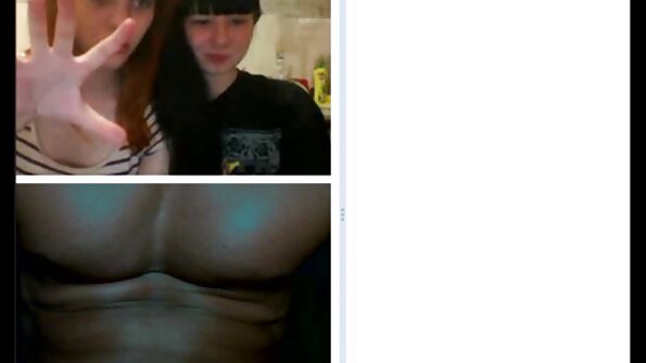 Perkara seksi ialah meletakkan bibirnya di sekitar pangkal batang panjang