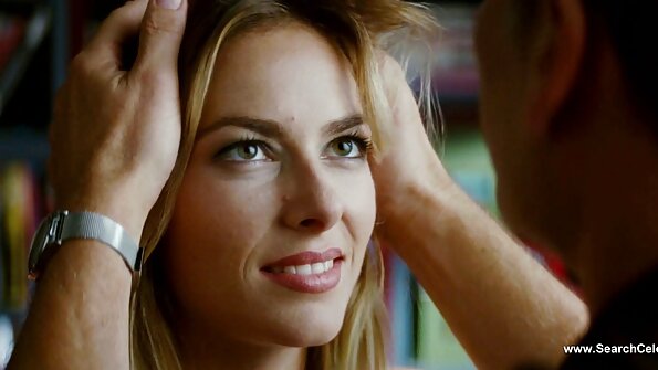 Berambut perang semakin kacau gaya mubaligh di atas katil