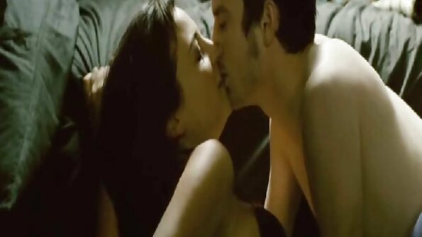 Si rambut coklat dan berambut perang melakukan pussy menjilat antara satu sama lain hari ini