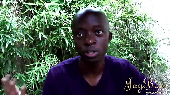 BBC menembusi kemaluan si rambut coklat berseri