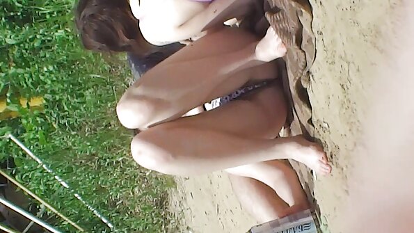 Berambut perang yang mempunyai faraj berisi yang bagus mendapat zakar hitam yang besar