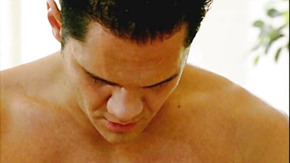 Mulut dan pantat berambut perang meleleh dengan jus lelaki lelaki!